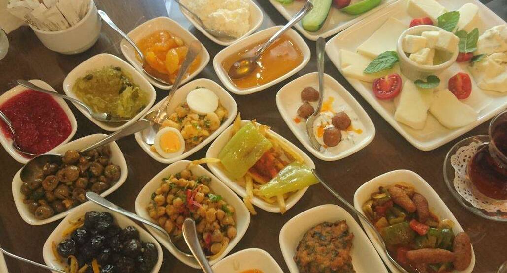 Yoresel Serpme Kahvalti Her Gun 08 00 19 00 Arasi 25tl Dogal Ve Recellerine Kadar Imalatimiz Foto Miks Lounge Gaziantep Tripadvisor